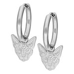 Due cerchi in argento con motivo Sphynx su sfondo bianco