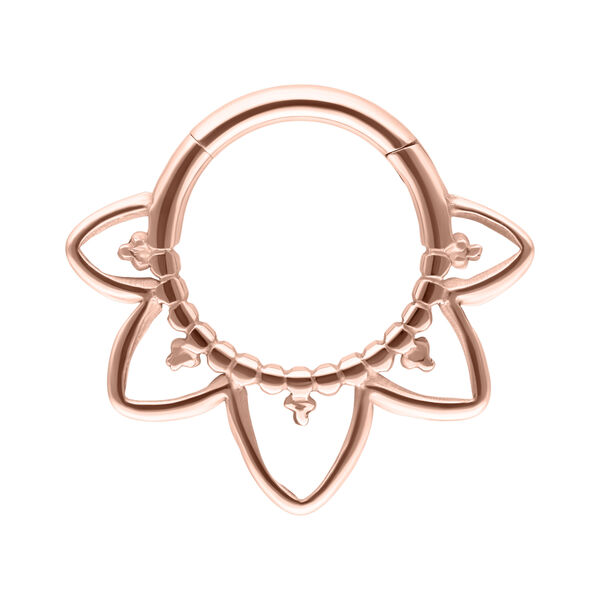 Clicker para septum en oro rosa con diseño oriental sobre fondo blanco