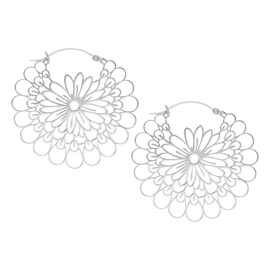 Pendientes Daisy Hoops plateados de acero quirúrgico sobre fondo blanco