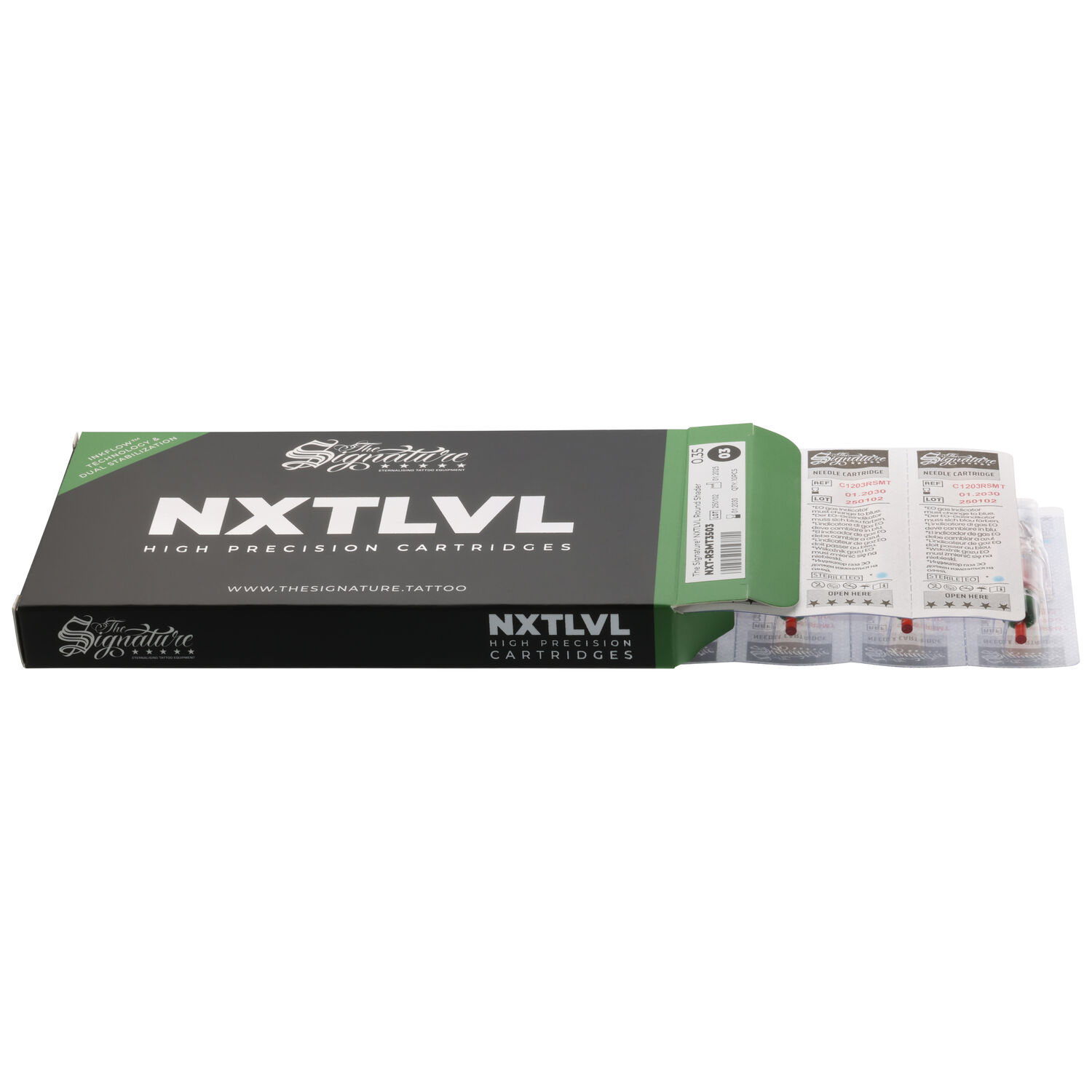 The Signature® Tattoonadeln Box 10 Stk Schwarz Schwarze Verpackung der The Signature® Tattoonadeln mit geöffneter Box und Nadeln im Vordergrund