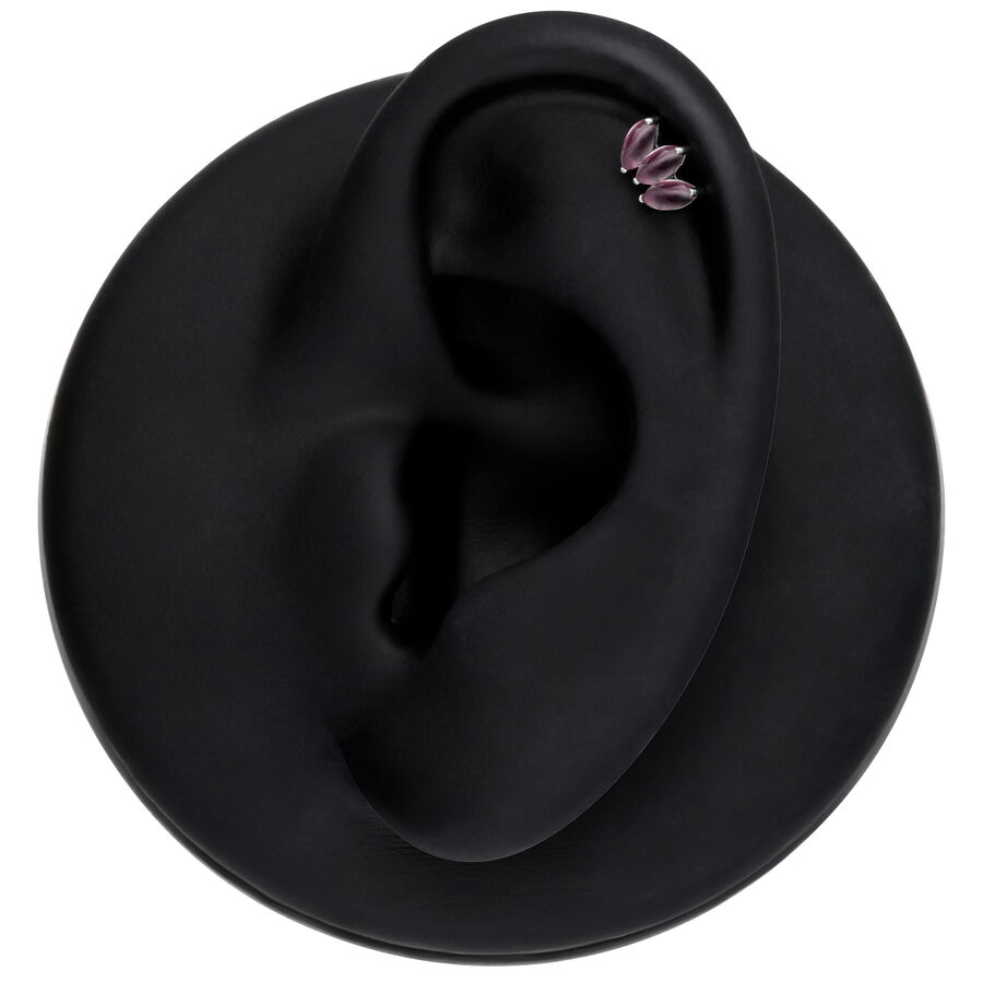 Accessorio Lotus Argento con Ametista su orecchio nero