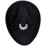 Clicker per setto nasale argento con cristalli scintillanti su sfondo nero
