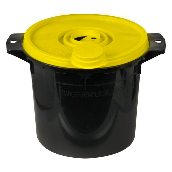Cassaforte nera con coperchio giallo su sfondo bianco