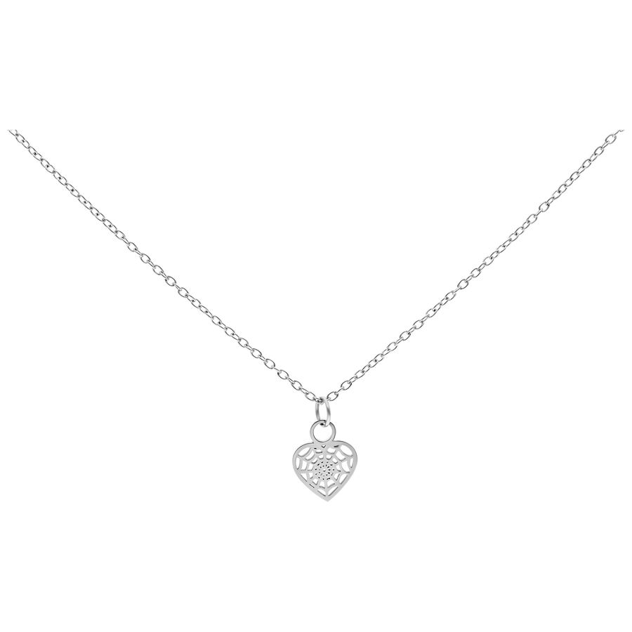 Collana d'argento con ciondolo a cuore su sfondo bianco