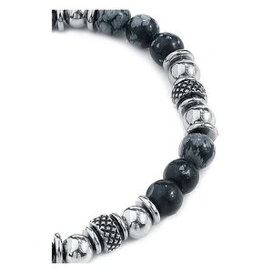 Schwarzes und silbernes Armband mit Stein- und Stahlperlen auf weißem Hintergrund