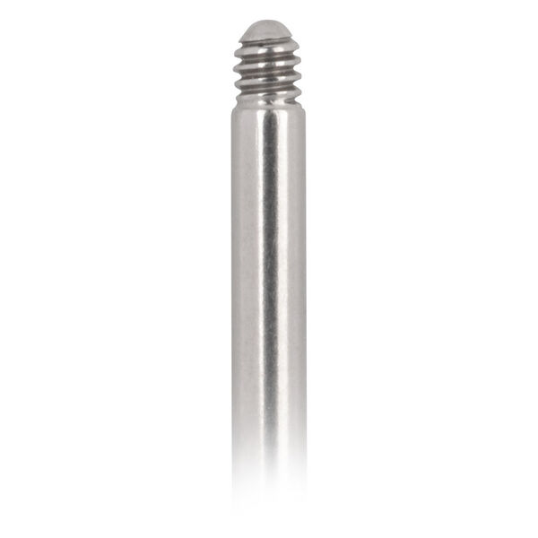 Labret de titanio plateado con rosca externa sobre fondo blanco