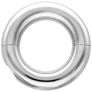 Silberner Intimring aus Chirurgenstahl Silberner Ring aus Chirurgenstahl 316L auf weißem Hintergrund