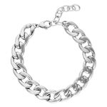 Brazalete chunky de acero quirúrgico en plata sobre fondo blanco